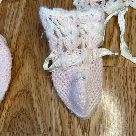 VINTAGE CRADLE KNIT PINK WHITE CROCHET SWEATER AND BOOTIES NEWBORN DOLL - Picture 7 of 8